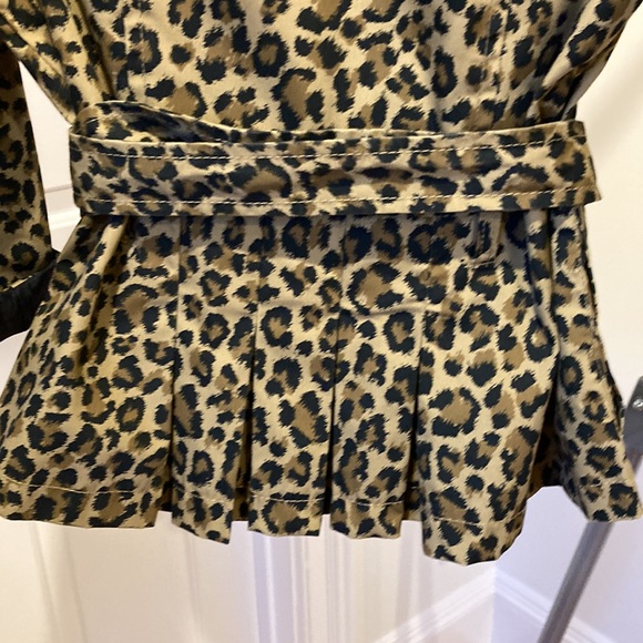 H&M leopard rain jacket. Double-breasted. Belted.  Size 8 - Picture 5 of 10